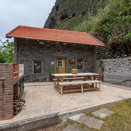 The Yellow Nature House Madeira Island 샬레