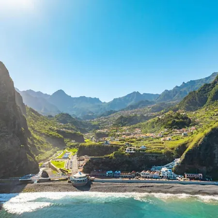 The Yellow Nature House Madeira Island