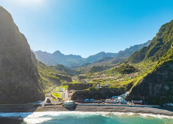 The Yellow Nature House Madeira Island
